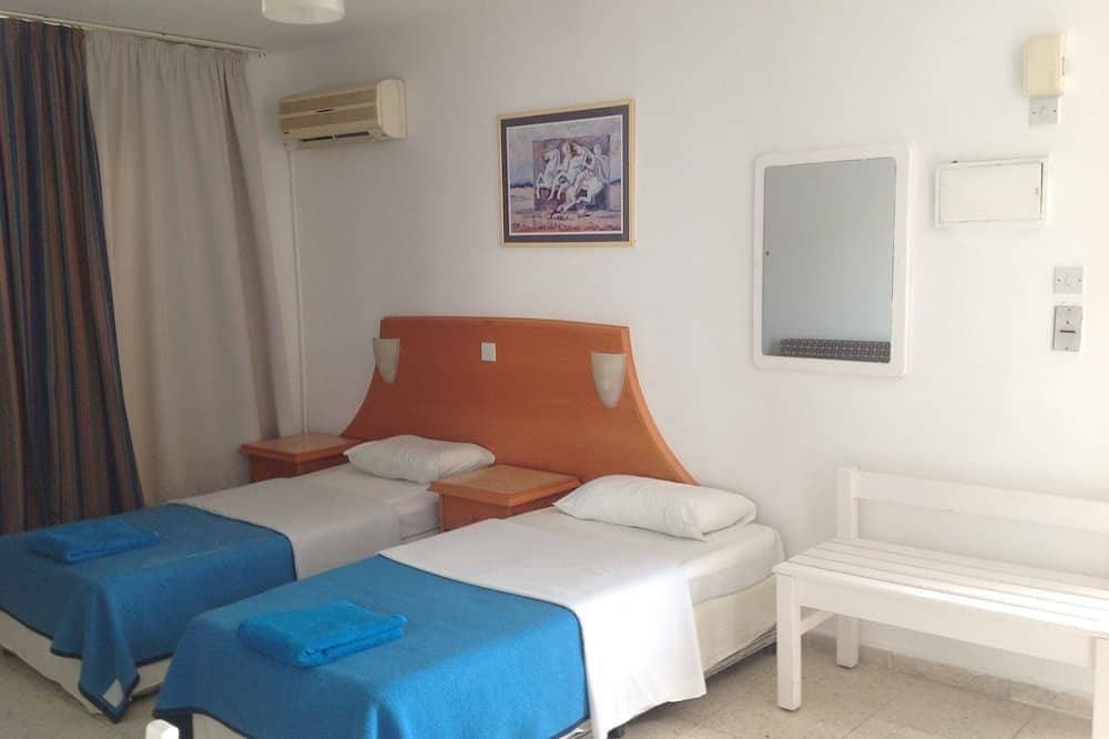 Foto 3 von 10: Family Apartment in Ayia Napa - 5 min walk to the center