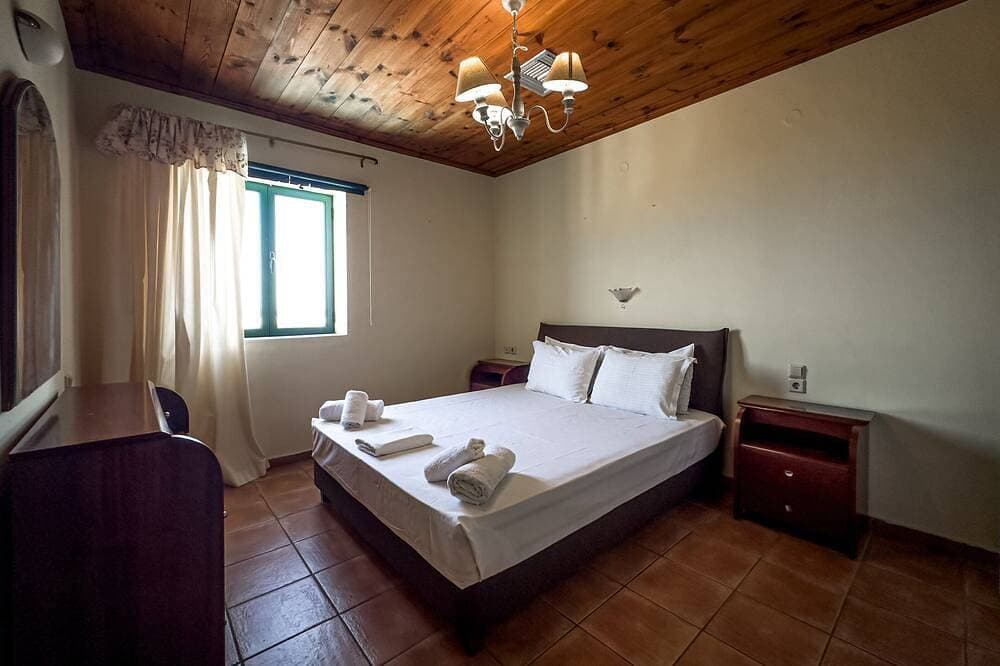 Foto 2 von 13: Niriides Villas | Amfitriti |  Villa 4-bedrooms with private pool