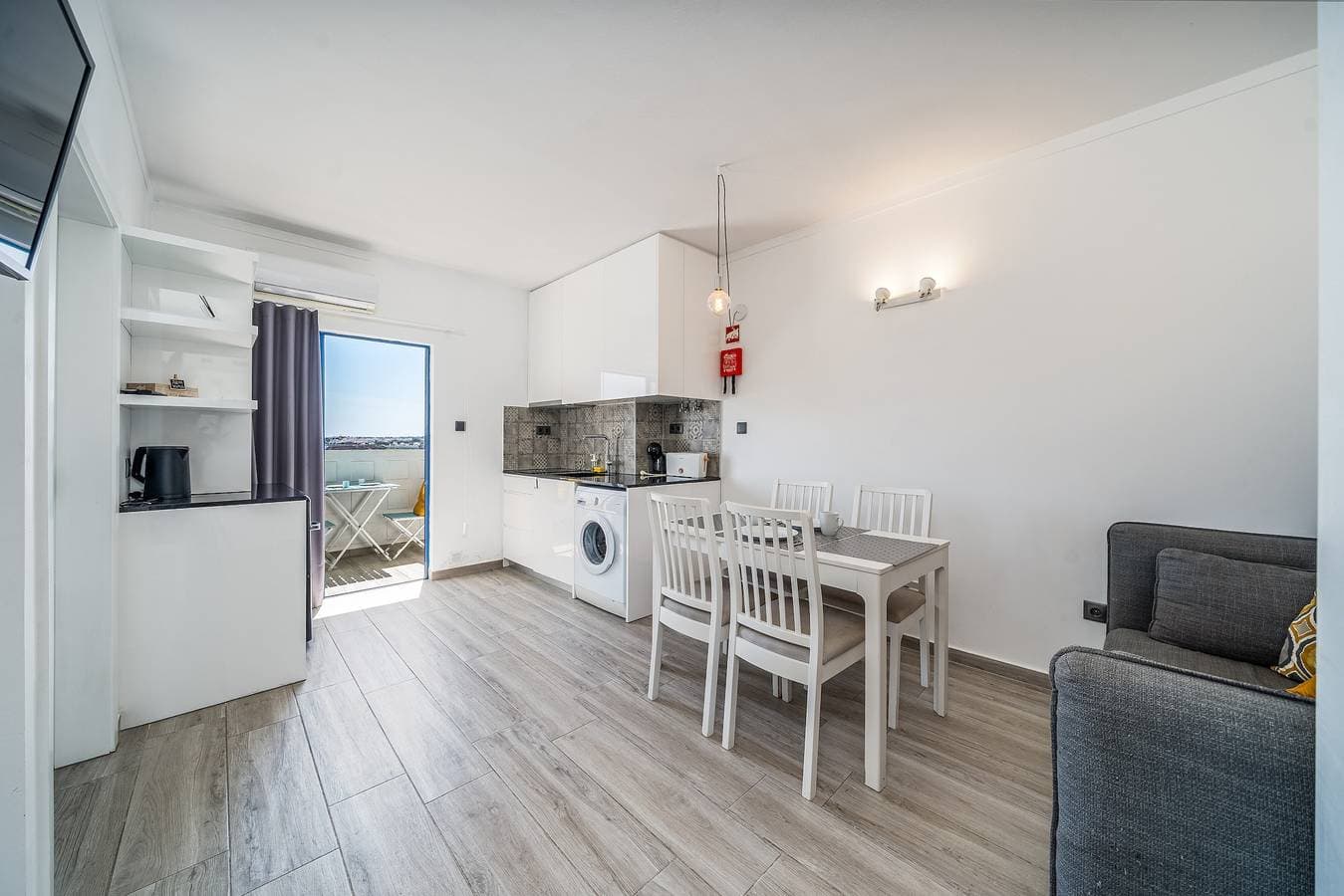 Foto 2 von 22: Ferienhaus 'Belavista - By Staywise' mit Meerblick, WLAN und Klimaanlage