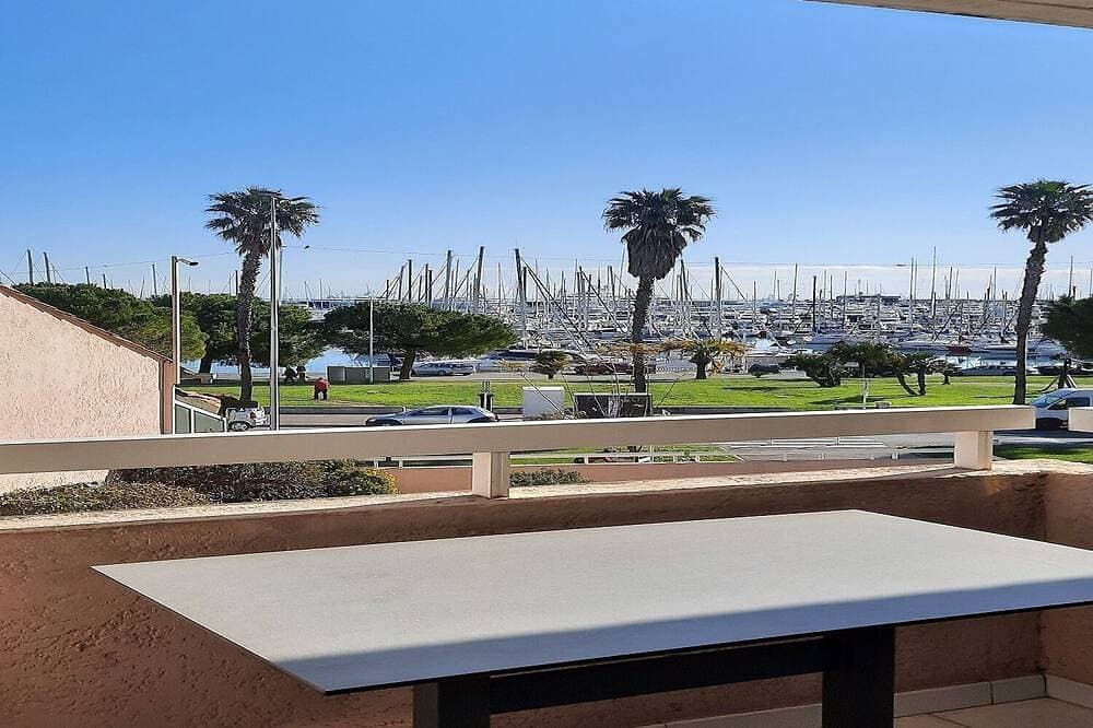 Port Vauban Studio: Air-conditioned, Wi-Fi, facing the harbor/train station—everything within walkin... 1