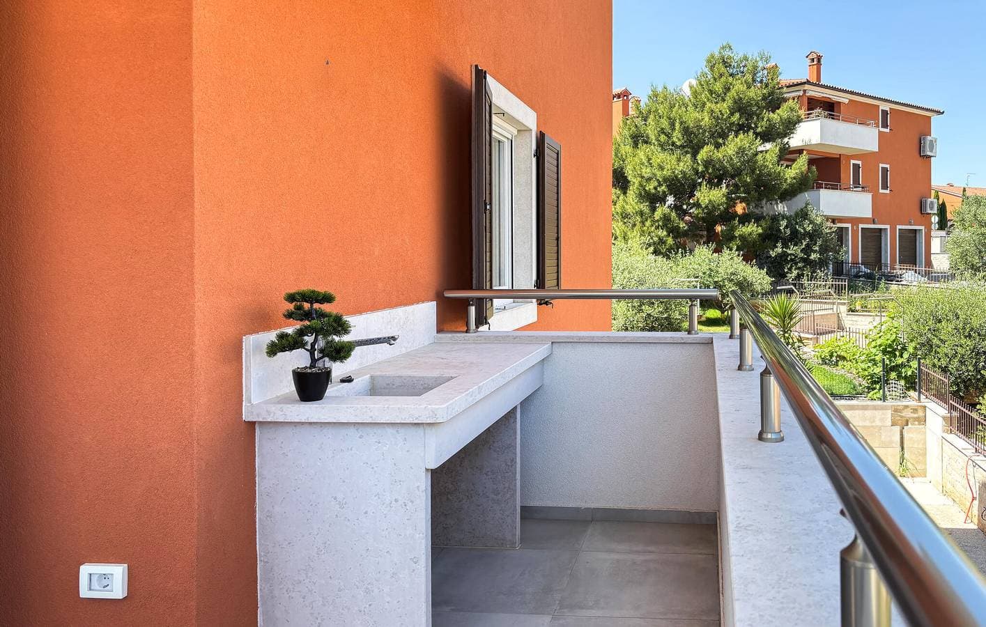 Foto 10 von 25: Gemütliche Ferienwohnung mit Terrasse, WLAN und Parkplatz, 1 km vom Strand Bijela entfernt
