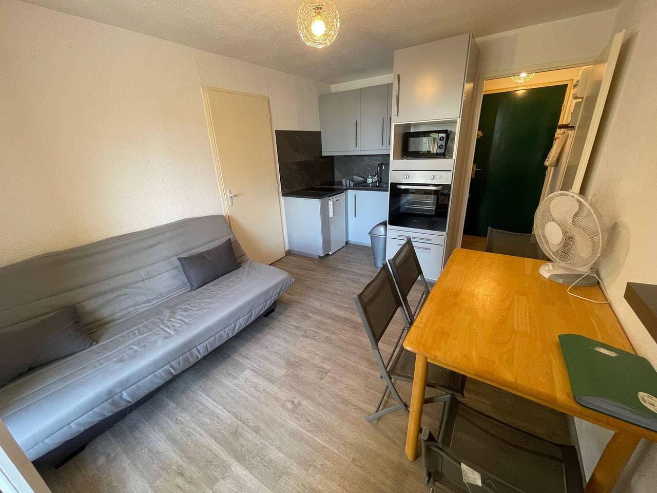 1-Zimmer-Wohnung in der Nähe des Strandes von Les Sablettes 1