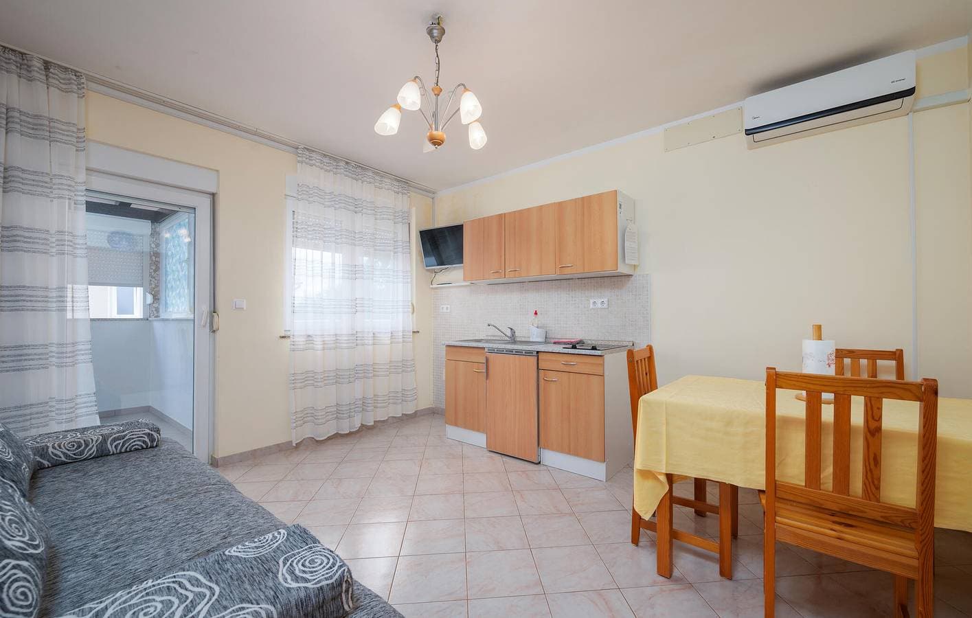 Foto 7 von 19: Gemütliche Ferienwohnung mit Terrasse, WLAN und Parkplatz in der Nähe der Küste und des Stadtzentrums