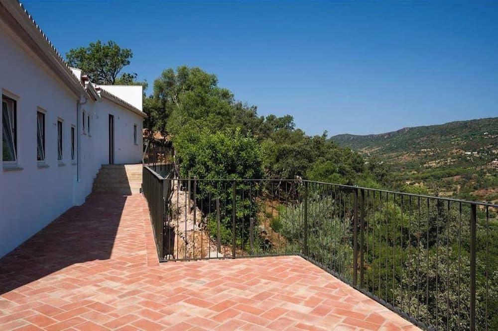 Eira House | Spacious wing with a private garden for 12 people 1
