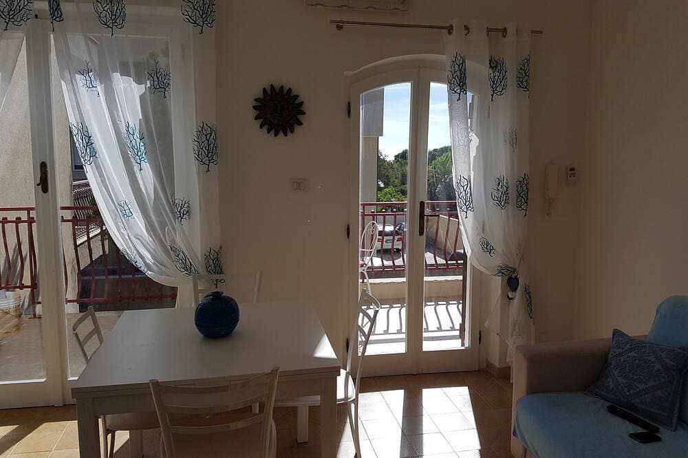 Foto 10 von 30: Alghero nur wenige Schritte vom Meer entfernt, Terrasse mit Blick auf Capo Caccia