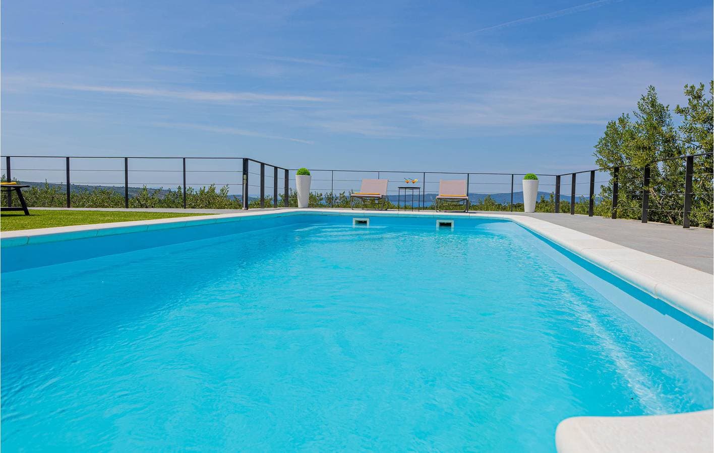 Foto 11 von 35: Nur 2 km vom Strand entfernt: Gemütliche Ferienwohnung mit Pool und moderner Ausstattung