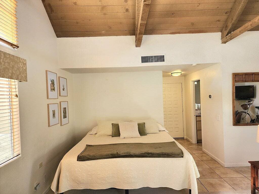 Foto 5 von 24: Peaceful Desert Studio Condo near La Quinta & Palm Desert.  Tons to do!