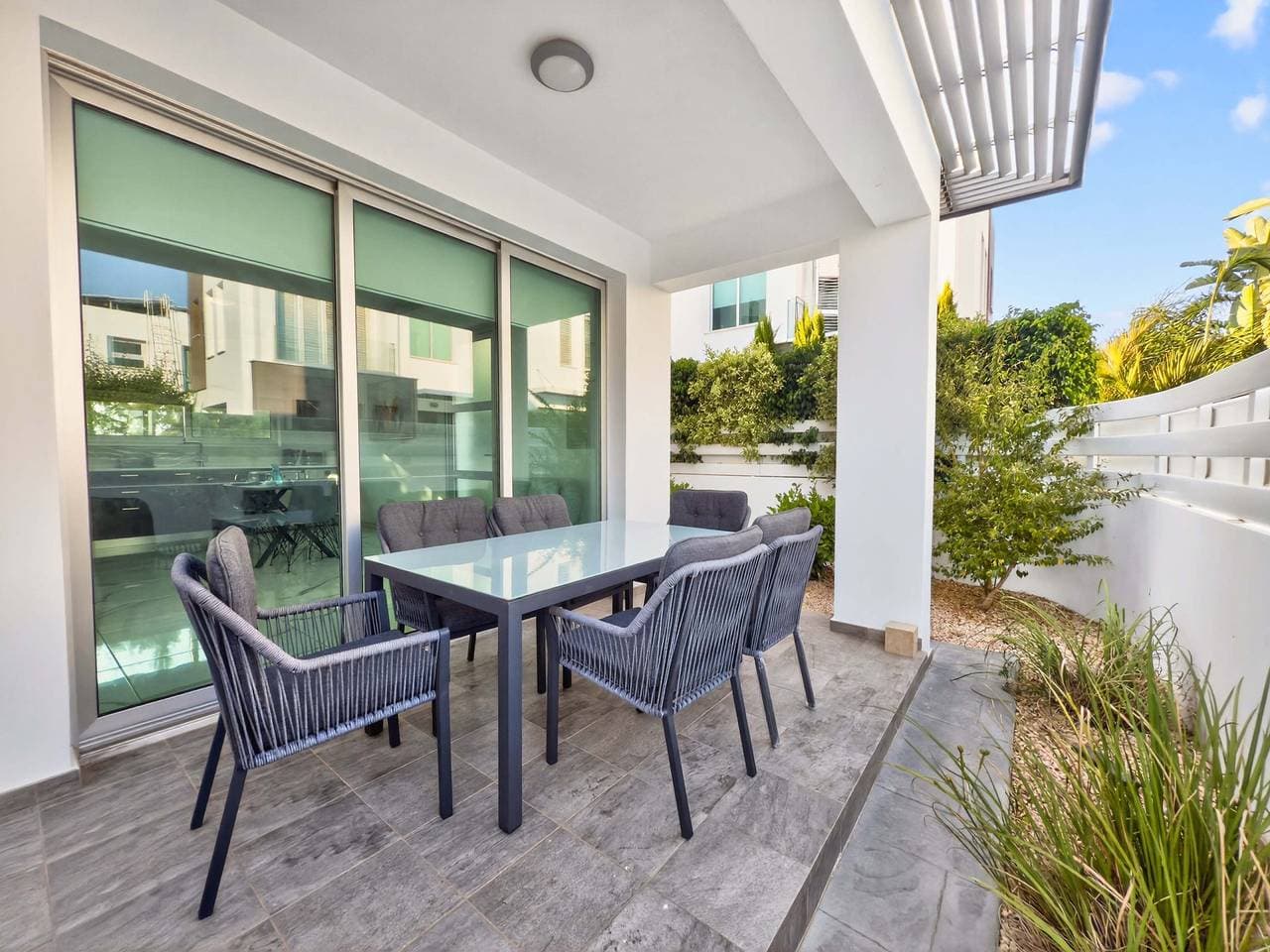 Foto 3 von 17: Villa Alassia Blue – 3Br with Pool & Privacy
