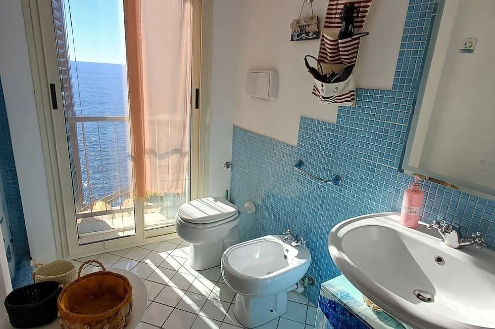 Foto 9 von 30: Romantische Villa für 2 Personen, mit Blick auf das Meer, in einer natürlichen Klippe.