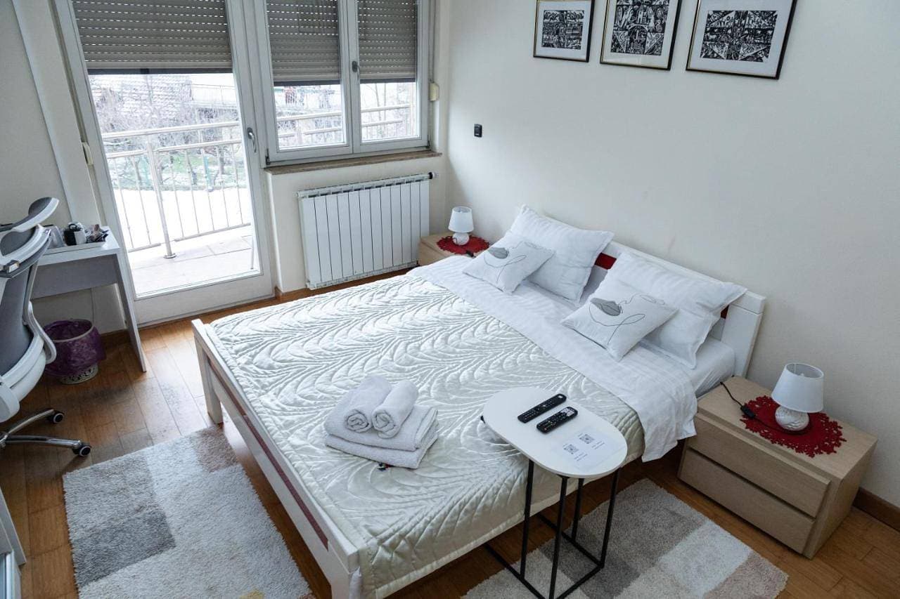 Foto 8 von 34: Double Room with Balcony