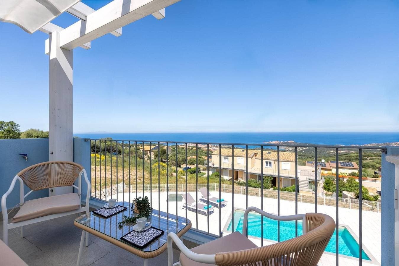 Foto 2 von 34: Bella Vista Paduledda – Modernes Apartment mit Meerblick und großer Terrasse