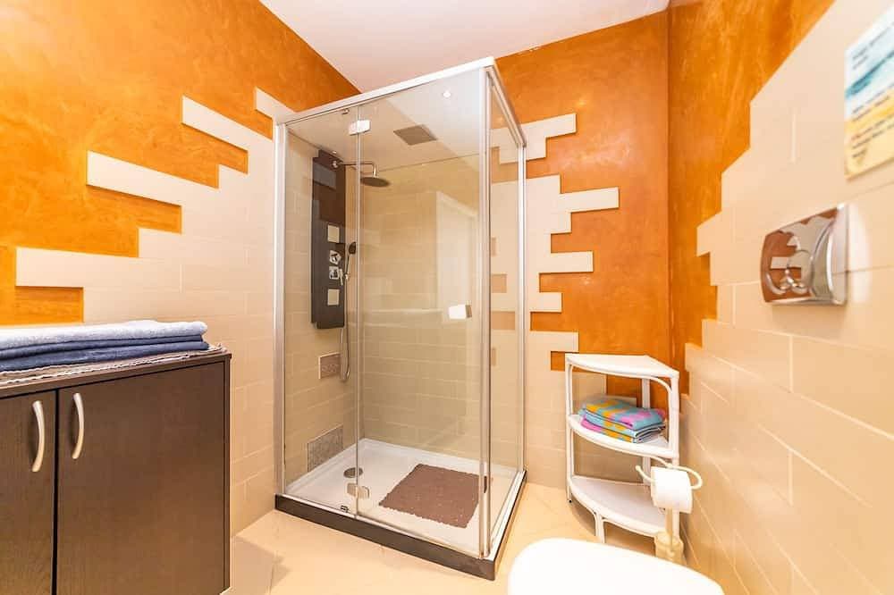 Foto 10 von 30: Apartment In Villa X 4 People About 2 Km From The Sea Hot-Hub Pool