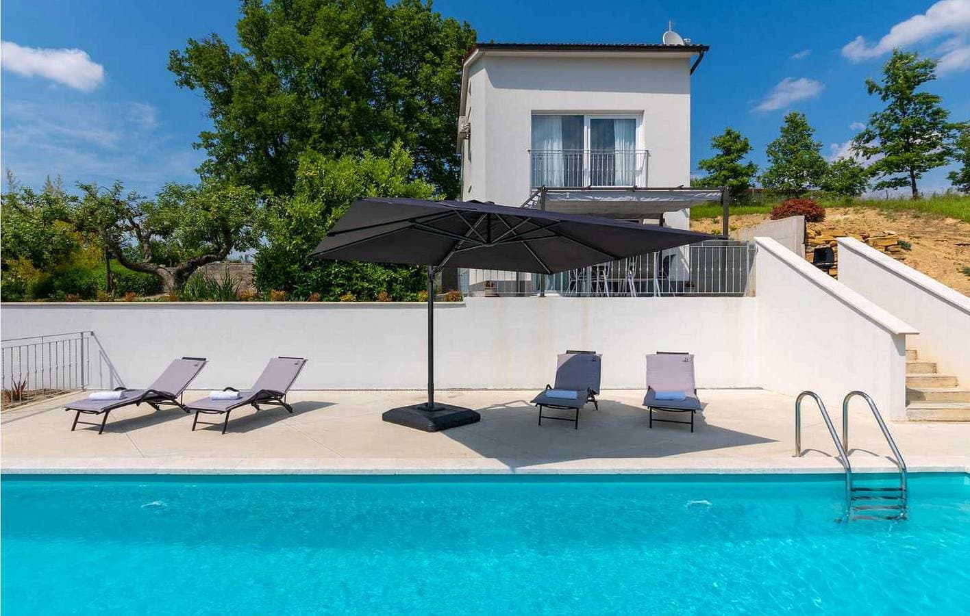 Foto 12 von 36: Gemütliche 2-Zimmer-Wohnung mit Pool in der Nähe des Flusses Pazinčica