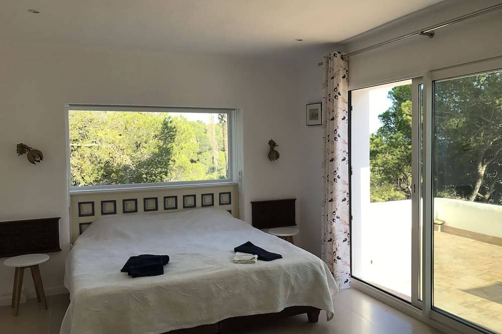 Foto 3 von 30: Große Villa am Strand mit Garten, Terrassen