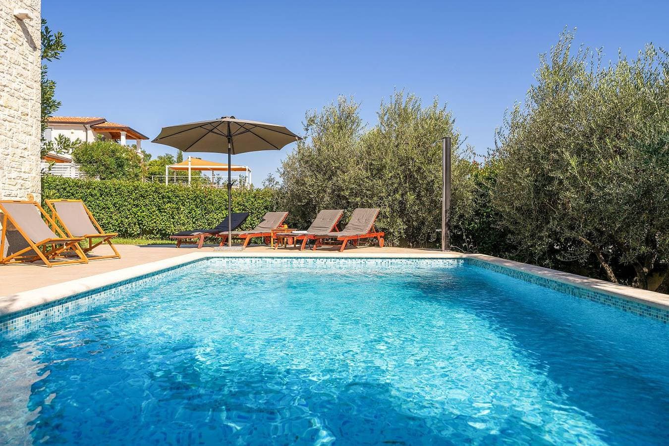 Foto 3 von 40: Idyllische Villa mit Panorama Meerblick, Privatpool, Babybett, Aussendusche, umgeben von Oleander und Oliven