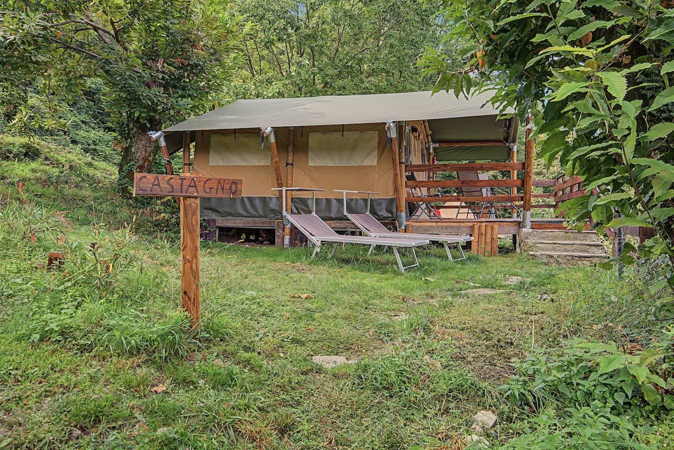 Foto 11 von 21: Glamping 'C Selva Tenda Castagno' mit Grill und Gemeinschaftspool