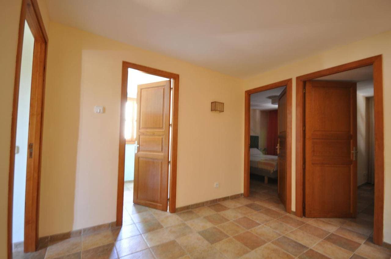 Foto 7 von 33: Three-Bedroom Villa with Sea View