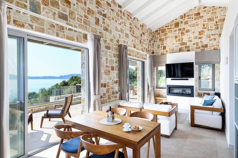 Foto 7 von 15: Sea view 2-bedroom villa in lovely Meganis with WiFi, AC