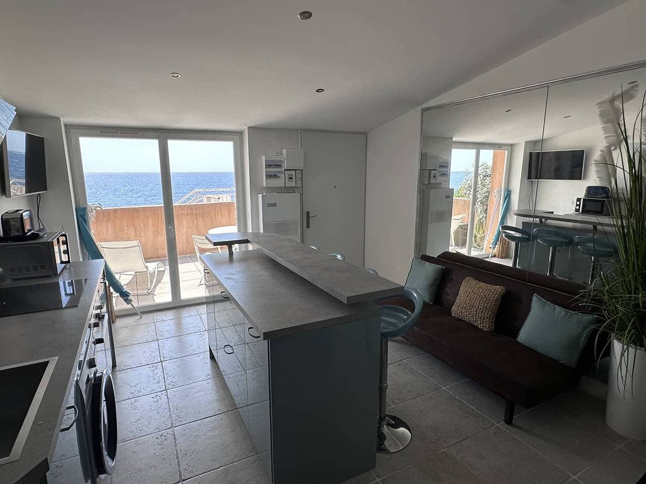 Foto 4 von 10: "Meerblick, neu renoviertes T2-Apartment mit Klimaanlage"