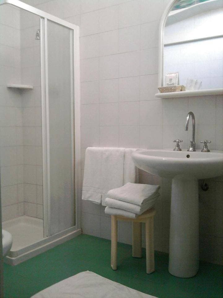 Foto 11 von 12: Double or Twin Room