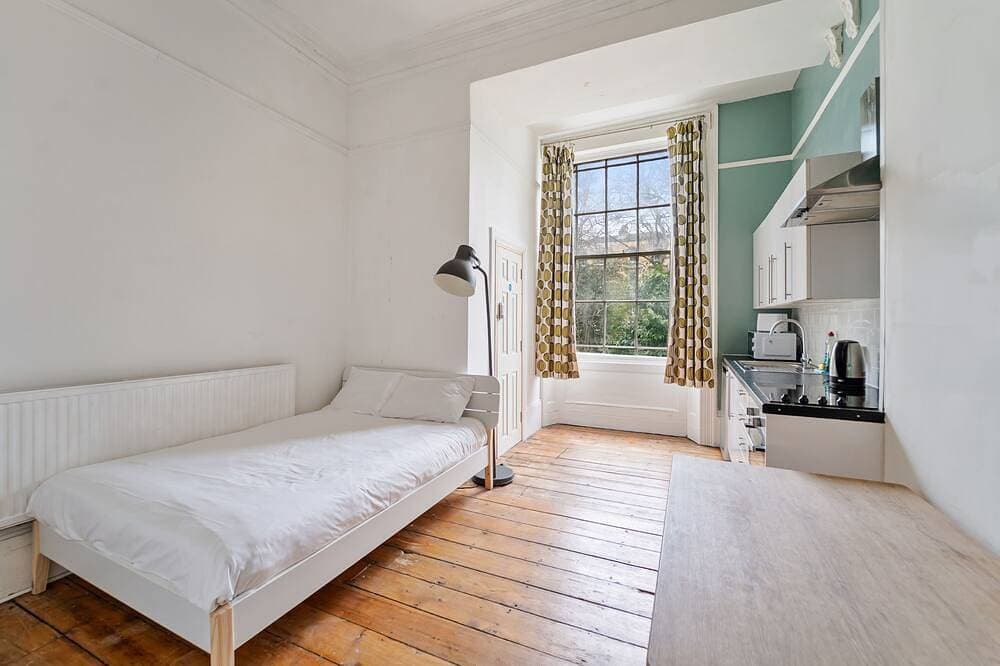 Foto 3 von 17: Groß-Doppelzimmer-Gemeinsames Badezimmer