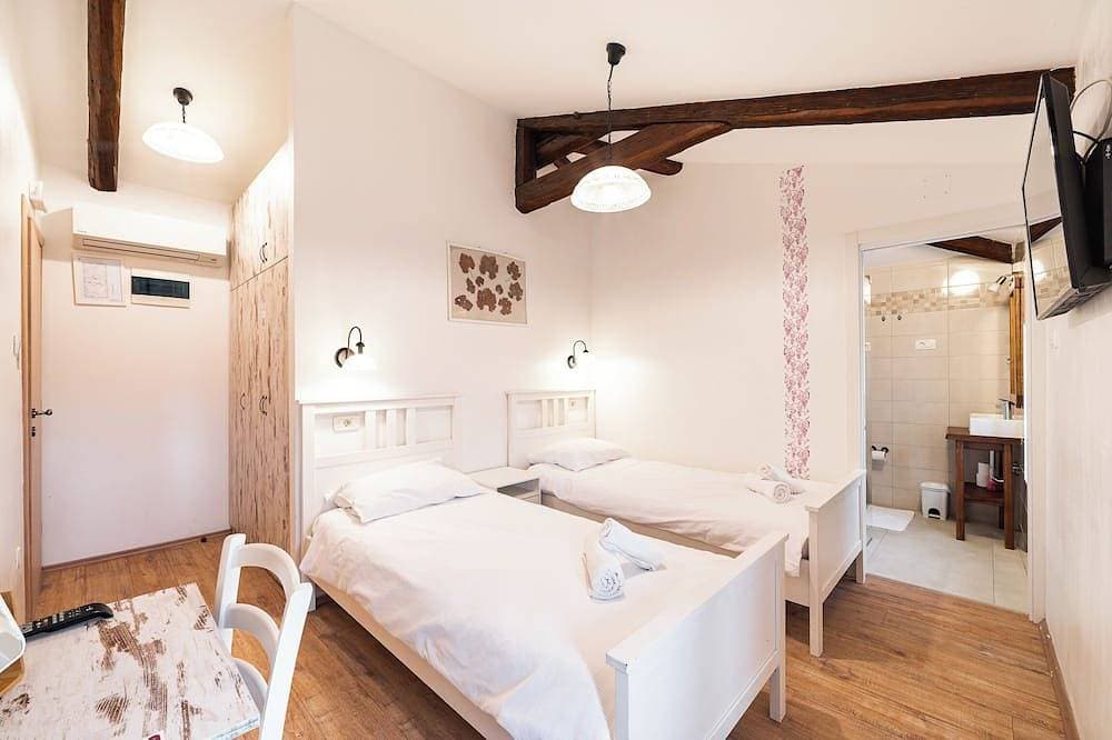 Romantic 8-bedroom boutique hotel in Motovun with panoramic view 1