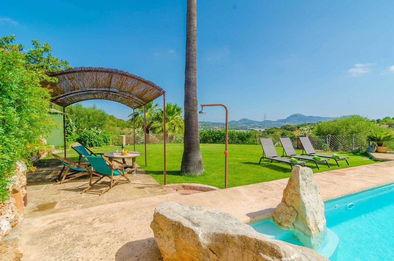 Foto 4 von 54: Villa für 8 Personen mit Terrasse