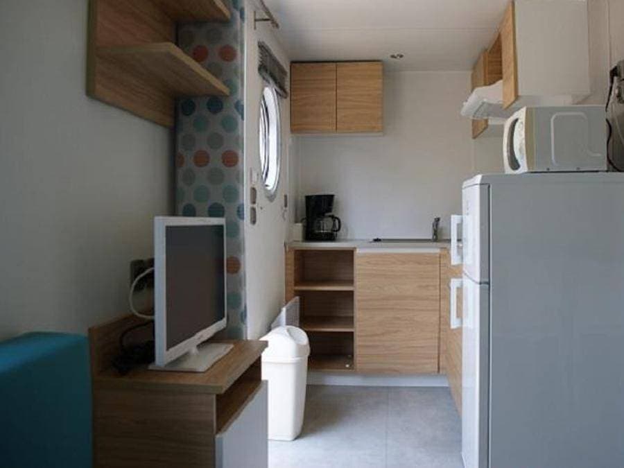 Foto 7 von 35: Flower Camping Orly d'Azur - Mobilheim 4 personen - Mobilheim Aglandau Confort 20m² - 1 Schlafzimmer - halbüberdachte Terrasse -.