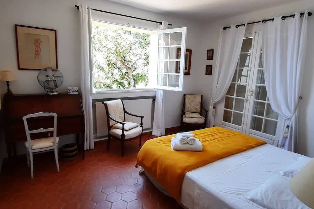 Foto 7 von 30: Large family home with exceptional views and swimming pool at Rayol Canadel