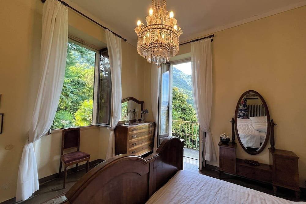 Foto 3 von 30: Stunning Lake Maggiore Villa, pool and panoramic views, timeless Italian charm