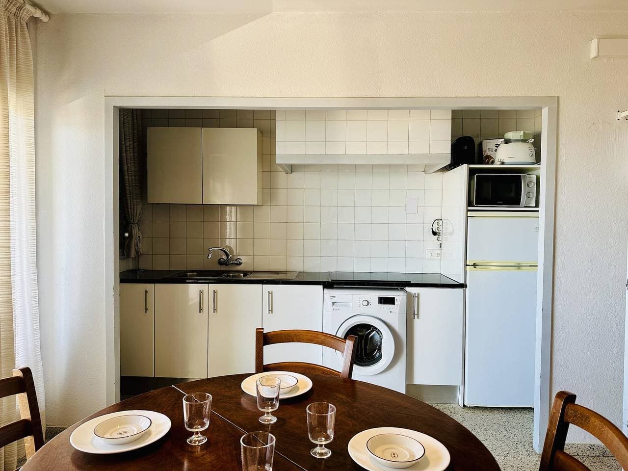 Foto 11 von 24: Meerblick-Apartment mit Terrasse und privatem Parkplatz in Roses