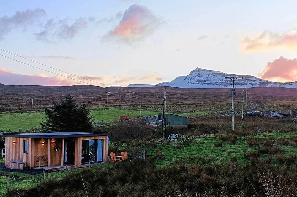Foto 12 von 30: Luxury self-catering cabin - panoramic mountain views, short walk from the beach