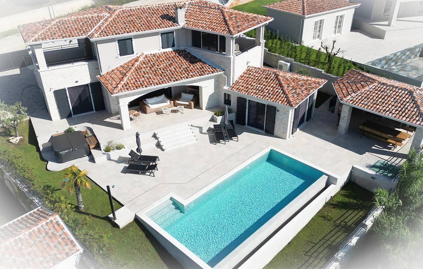 Charmante 125 m² große Wohnung mit Pool, WLAN und Parkplatz 1