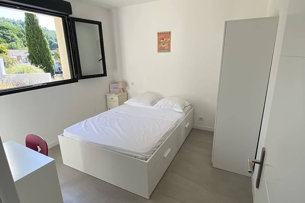 Foto 4 von 9: Villa 6 persons near Cassis Marseille Aix en Provence swimming pool barbecue view