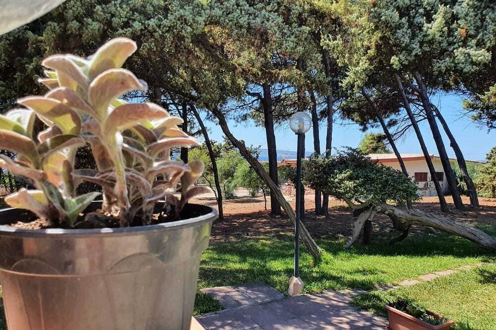 ThirtyOneB small villa in private village, 5 minutes walk from the beach 1