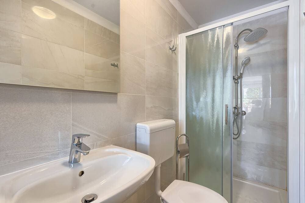 Foto 9 von 24: Villa Andi Terrace, Wi-fi, Geschirrspüler, Waschmaschine, Parking , 3 Min Strand