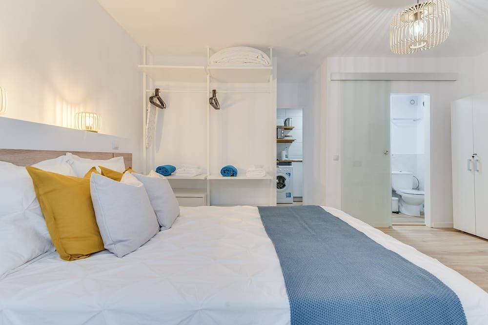 Foto 4 von 22: Newly Renovated Beach Apartment Just Steps to Sand with Dedicated Workspace Area