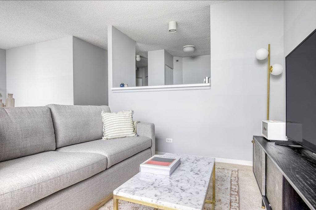Foto 6 von 17: Elegantes Streeterville Studio mit Fitnessstudio, Pool, nahe Navy Pier, von Blueground