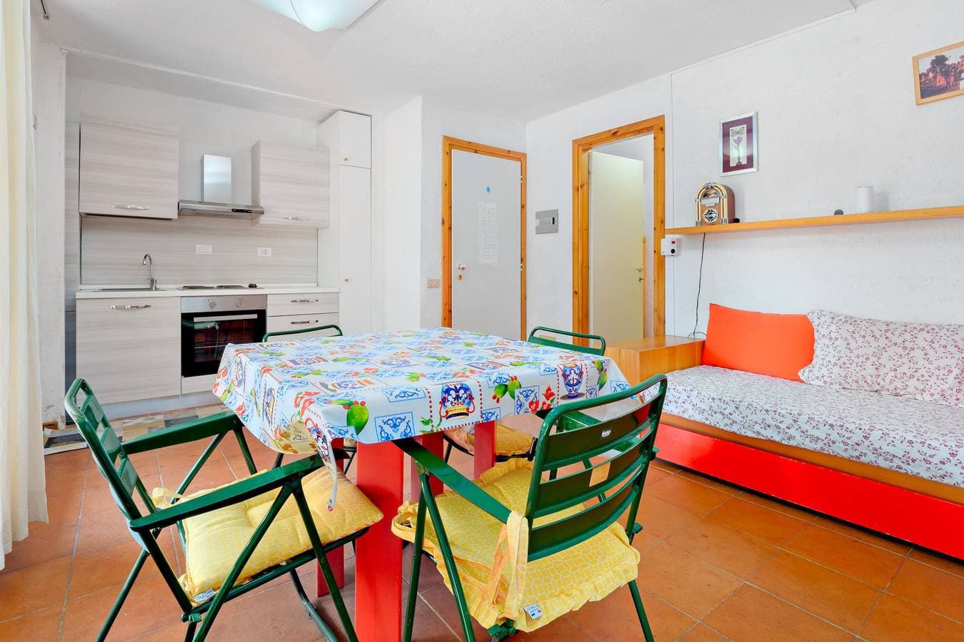 Foto 6 von 16: Ferienhaus 'Libeccio 2417' mit Gemeinschaftspool, privater Terrasse und Balkon