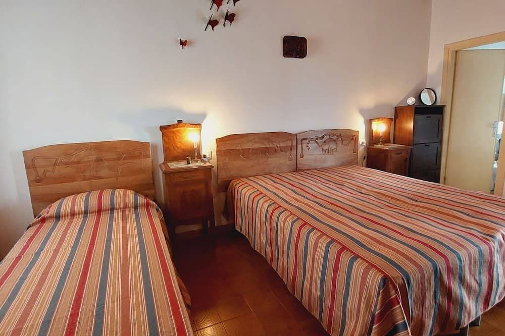 Foto 3 von 30: Schönes alleinstehendes Ferienhaus für 3 Personen mit  W-Lan, TV und Terrasse