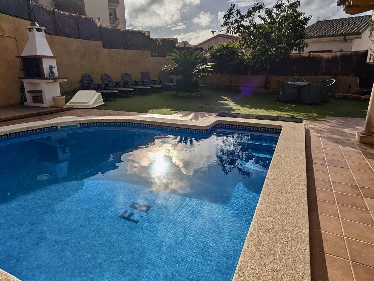 Foto 4 von 37: Ferienhaus für 6 Personen mit Pool