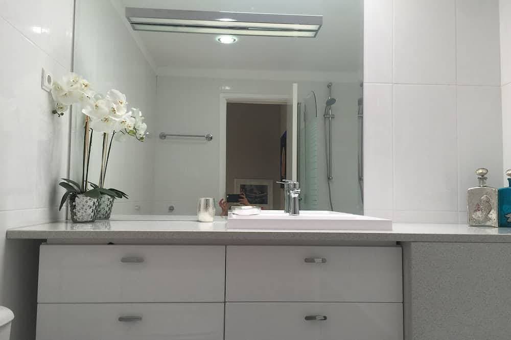 Foto 9 von 30: 3 Schlafzimmer Neu Erneuert Moderner Stil Und Komfort.