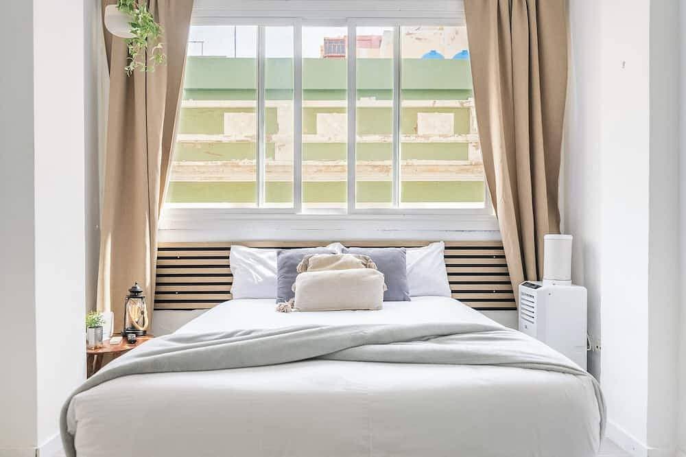 Practical and Cozy Studio Situated Steps to the Beach 1