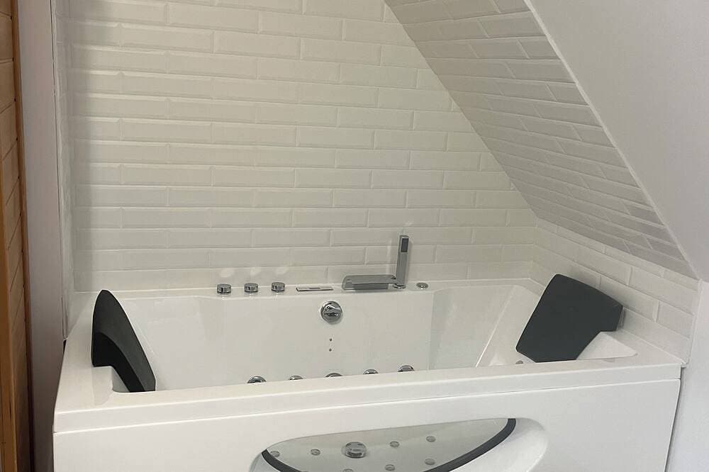 Foto 3 von 10: House with spa and terrace - village with amenities on foot