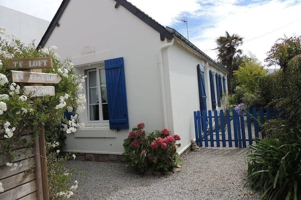 Single-storey house with garden, close to beaches and shops 1