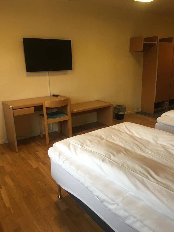 Foto 7 von 8: Economy Double Room