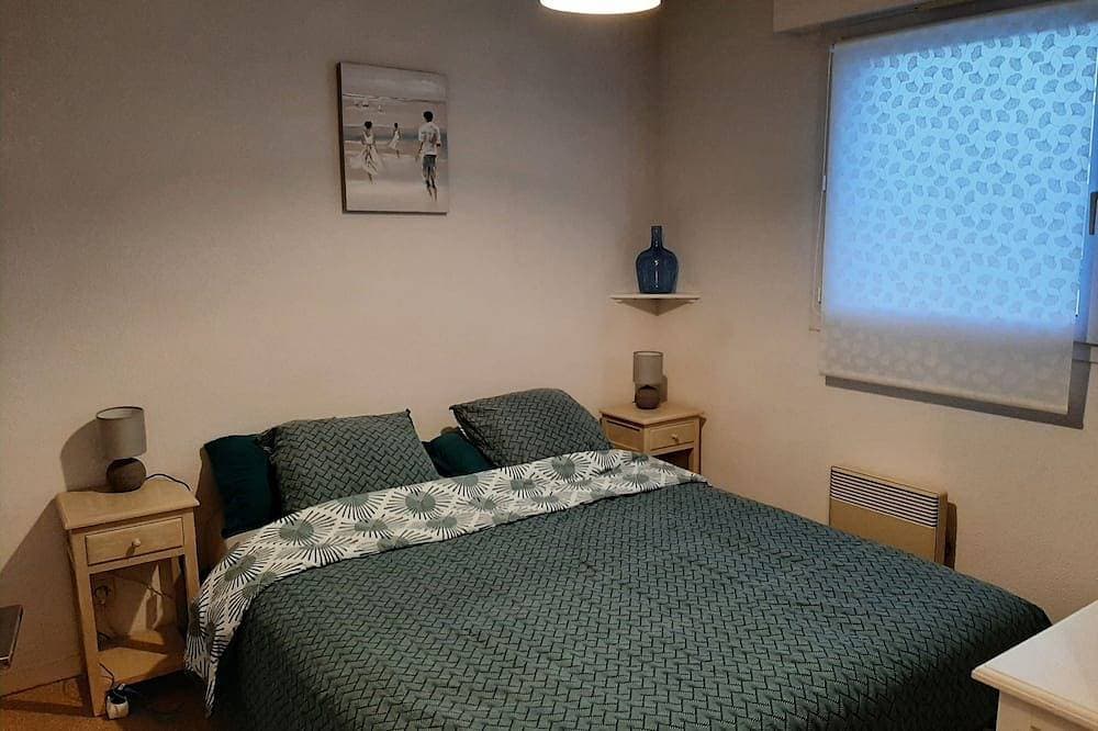 Foto 2 von 13: Large 2-room apartment with small garden, private parking, shops on foot, 1 km from the gulf