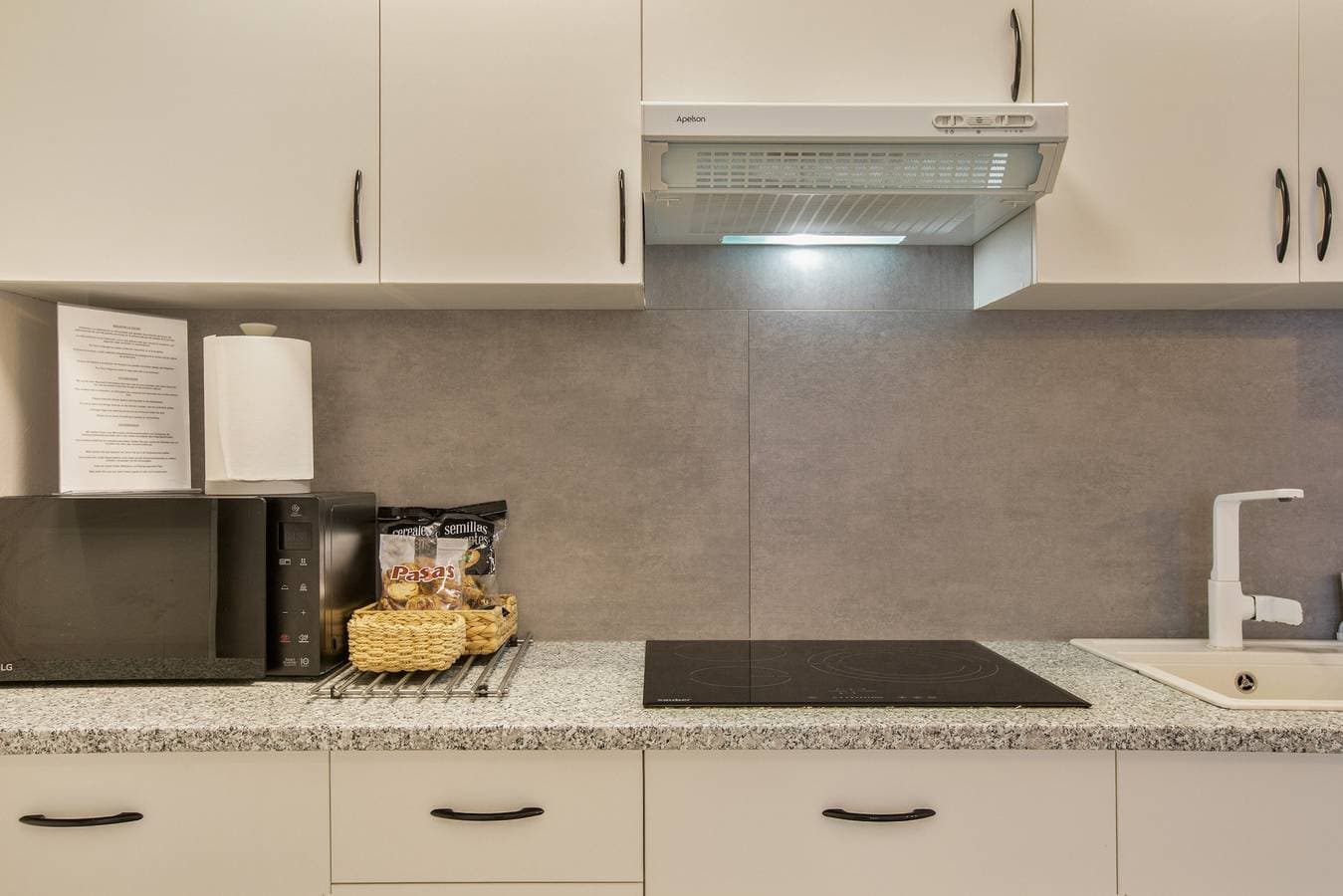 Foto 8 von 32: Ferienwohnung 'Vv Tamara Sunset Suite' mit Meerblick, privater Terrasse und WLAN