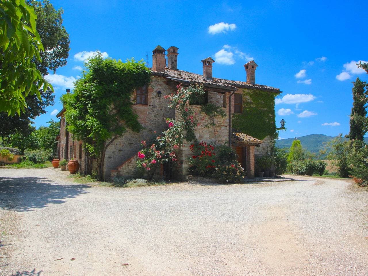 Luxuriöse Villa mit eigenem Swimmingpool in San Venanzo 1