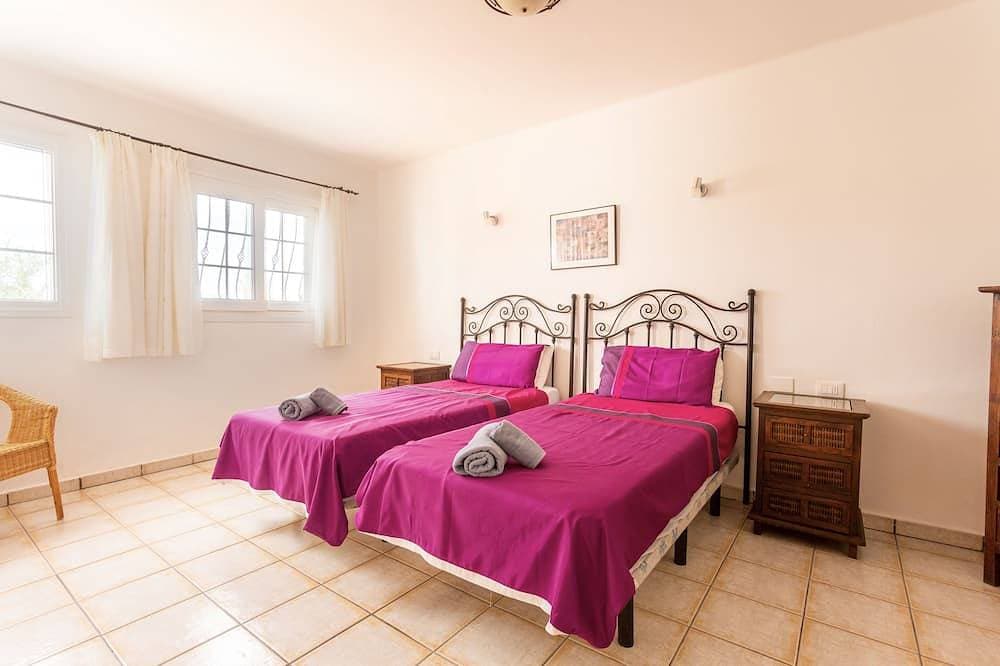 Foto 6 von 30: Atemberaubende 3/4-Bett-Villa mit privatem beheiztem Pool und Meerblick, Golf Del Sur